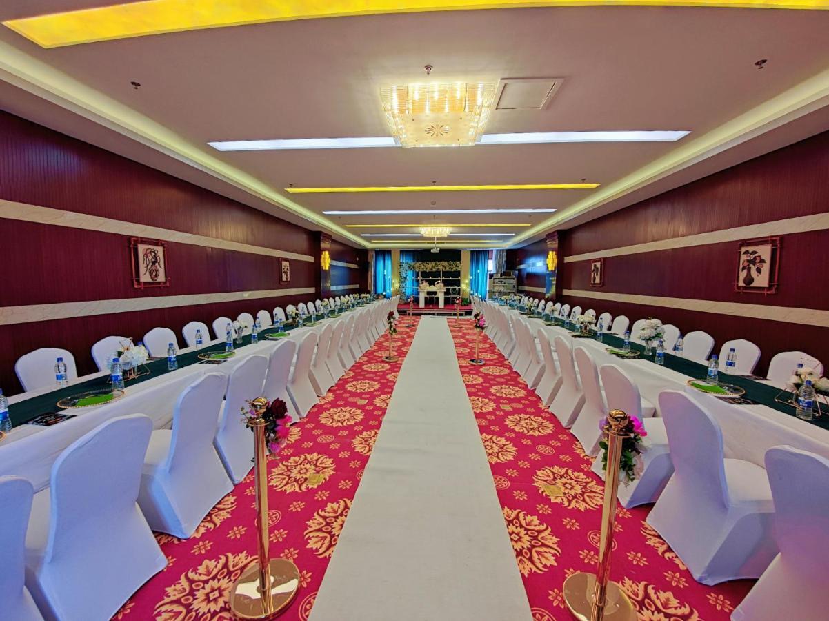 Golden Peacock Hotel Blantyre Esterno foto